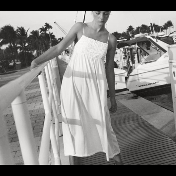 Zara Dresses & Skirts - Zara elasticized dress med white